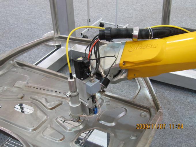 cortadora del laser de la fibra 3D con el brazo del robot, poder 500W del laser