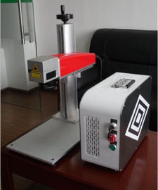 China mini máquina de la marca del laser de la fibra 20W para la matriz y el código de barras plásticos de los datos del PVC proveedor