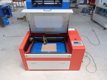 China la máquina de grabado del corte del laser del CO2 45w para la industria del trabajo de arte, laser cortó la joyería de acrílico proveedor