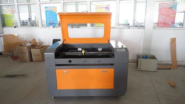 China Talla 500 de la máquina de grabado de madera del laser del CO2 * 700m m, máquina de grabado del sello de goma proveedor